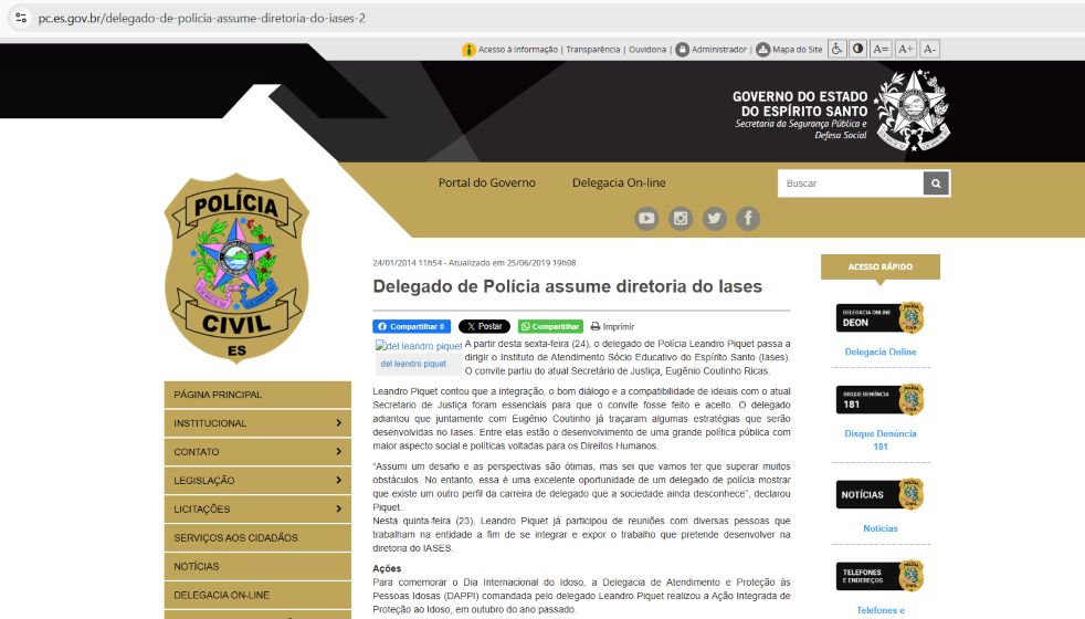 Captura de tela da página do governo do Estado do Espírito Santo, no portal da Polícia Civil. A matéria principal é entitulada "Delegado de Polícia assume diretoria do Iases", publicada em 24 de janeiro de 2014, detalhando que o delegado Leandro Piquet assumiu a direção do Instituto de Atendimento Socioeducativo do Espírito Santo.