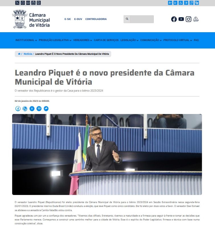 Captura de tela da página oficial da Câmara Municipal de Vitória com a matéria intitulada "Leandro Piquet é o novo presidente da Câmara Municipal de Vitória", publicada em 2 de janeiro de 2023. A imagem da notícia mostra o vereador Leandro Piquet de terno e gravata na tribuna da Câmara durante a sua posse para o biênio 2023/2024.